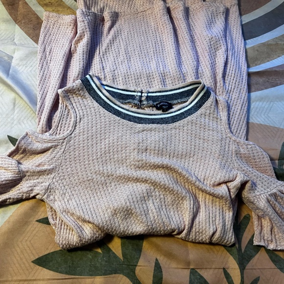 3/$10 Zunie Girl’s Cold Shoulder Light Pink Dress - Picture 2 of 5